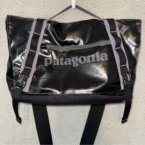 RARE Patagonia Black Hole Mini Messenger 12L Bag 49320 Discontinued Black Gray